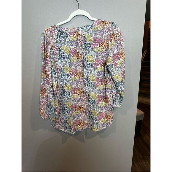 Jane & Delancey Small Floral Blouse V Neck - Picture 5 of 7